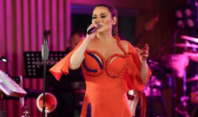 Deniz Seki, Kars'ta İzleyicisini Büyüledi