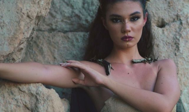 Genç Model ve Oyuncu Yağmur Roberta ile 2025'in İlk Söyleşisi
