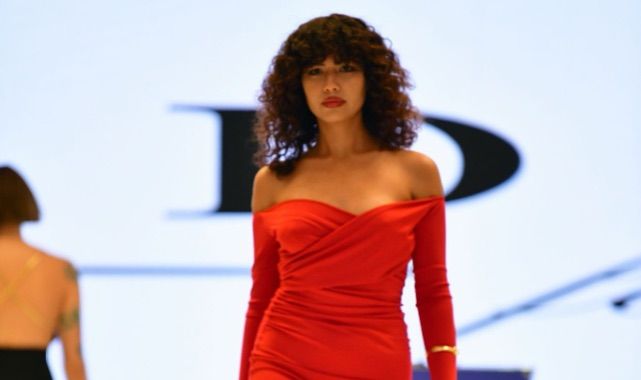 Mühendislik Öğrencisi Dilara Mantaş, Barbie Defilesi ile Podyumlara Geri Dönüyor