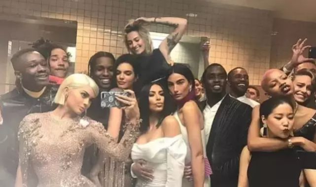 Ünlü sunucudan magazin dünyasını sarsacak sözler: Onları tuvalette yakaladım