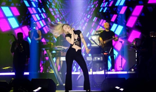 ALEYNA TİLKİ GRAND SAPPHIRE RESORT’DE SAHNE ALDI