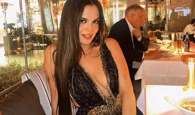 Aslı Bekiroğlu ve sevgilisi Çeşme'de dudak dudağa!