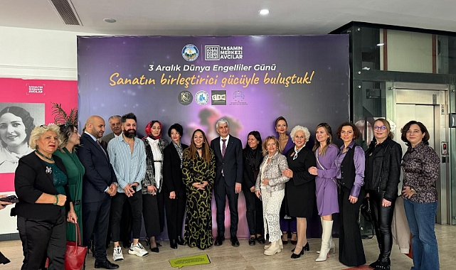 AVCILAR'DA ANLAMLI MODA BULUŞMASI: EMRULLAH KÖROĞLU'NDAN 26 ANNEYE ÖZEL TASARIM