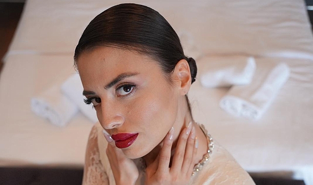 Kraliçe Başak Al’dan Siyah ve Beyazın Buluşması